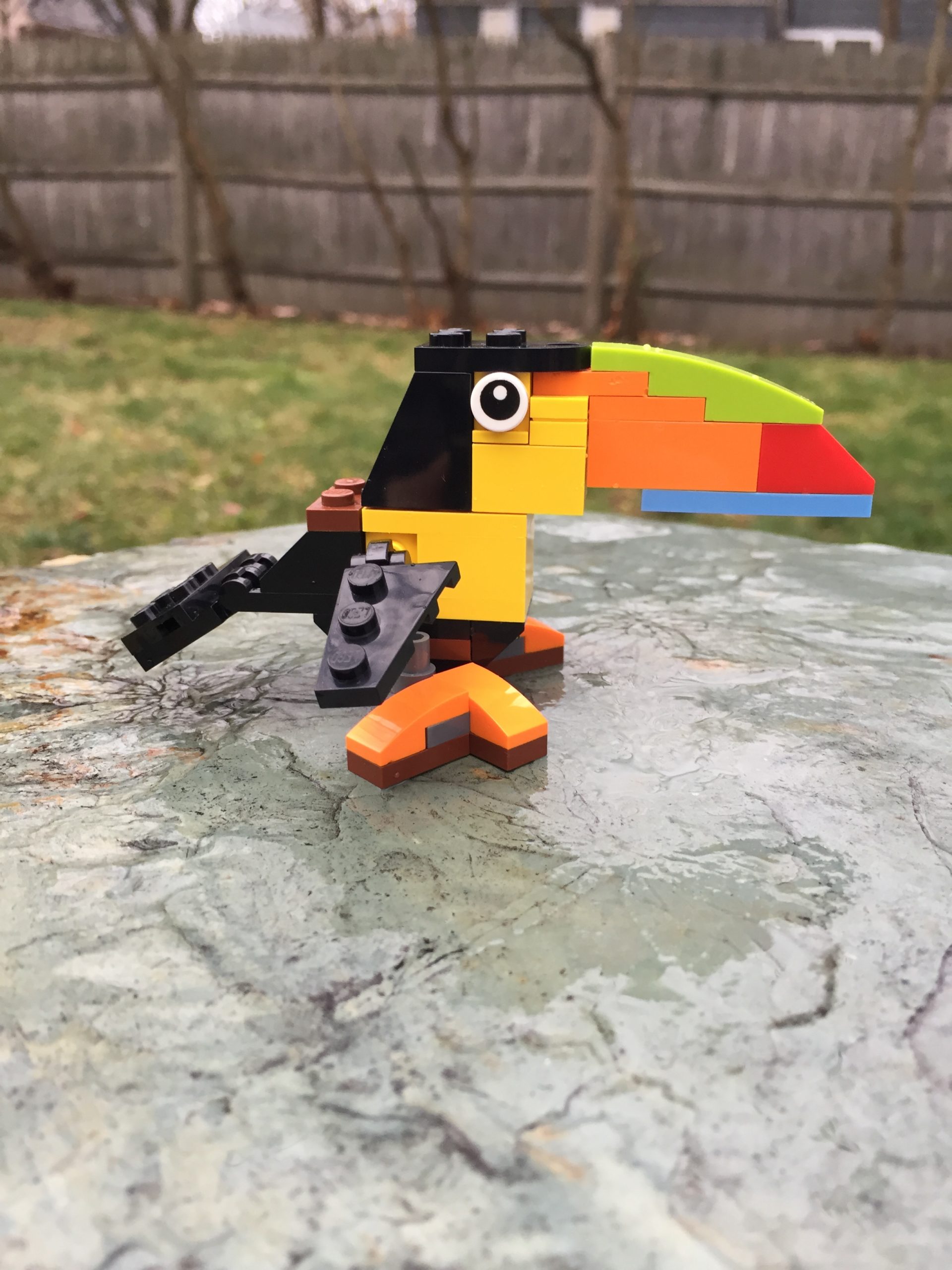 A toucan made of LEGOs